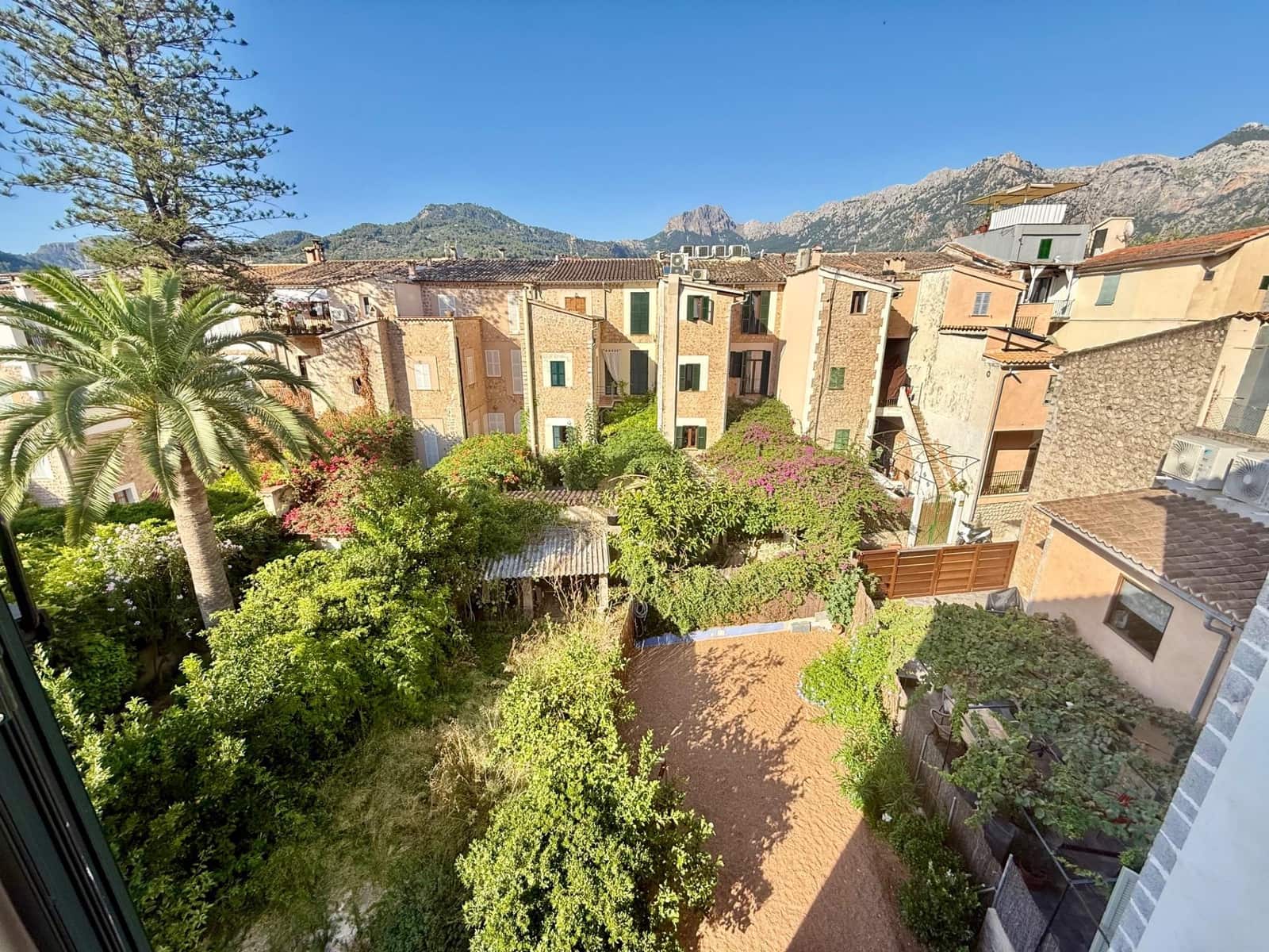 3 slaapkamer Rijtjeshuis te koop in Soller met garage - € 1.190.000 (Ref: 9355804)