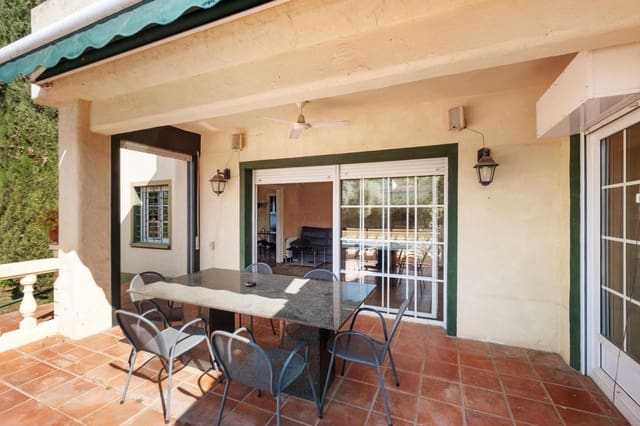 5 bedroom Villa for sale in Sant Pere Pescador with pool garage - € 624,000 (Ref: 9359546)