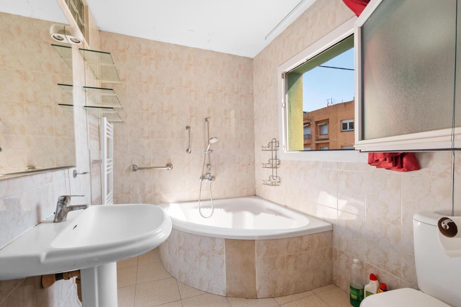 5 bedroom Villa for sale in Sant Pere Pescador with pool garage - € 624,000 (Ref: 9359546)