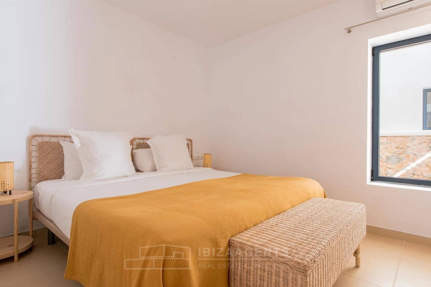 12 soveværelse Villa til salg i Sant Antoni de Portmany med garage - € 22.000.000 (Ref: 9840364)