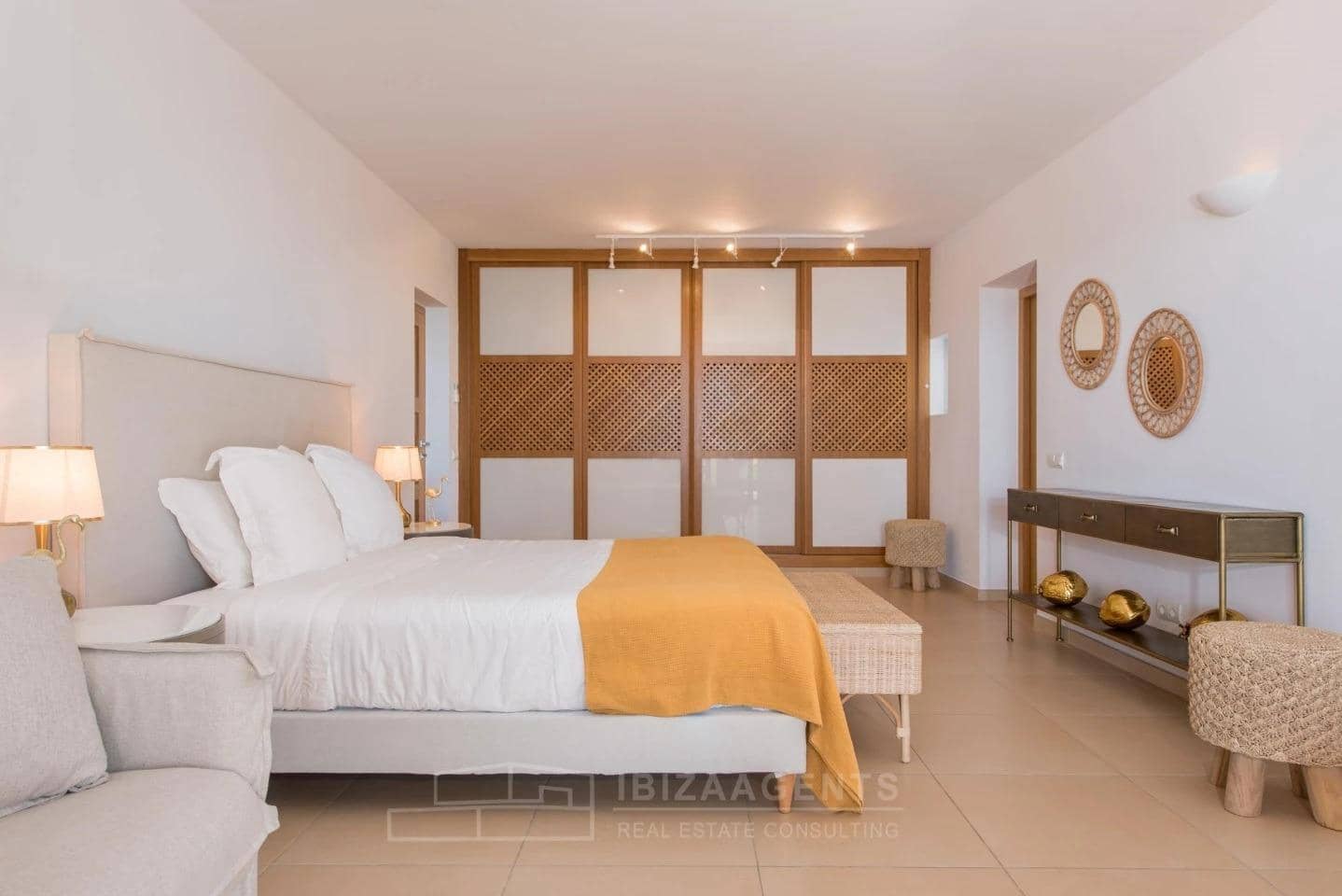 12 soveværelse Villa til salg i Sant Antoni de Portmany med garage - € 22.000.000 (Ref: 9840364)