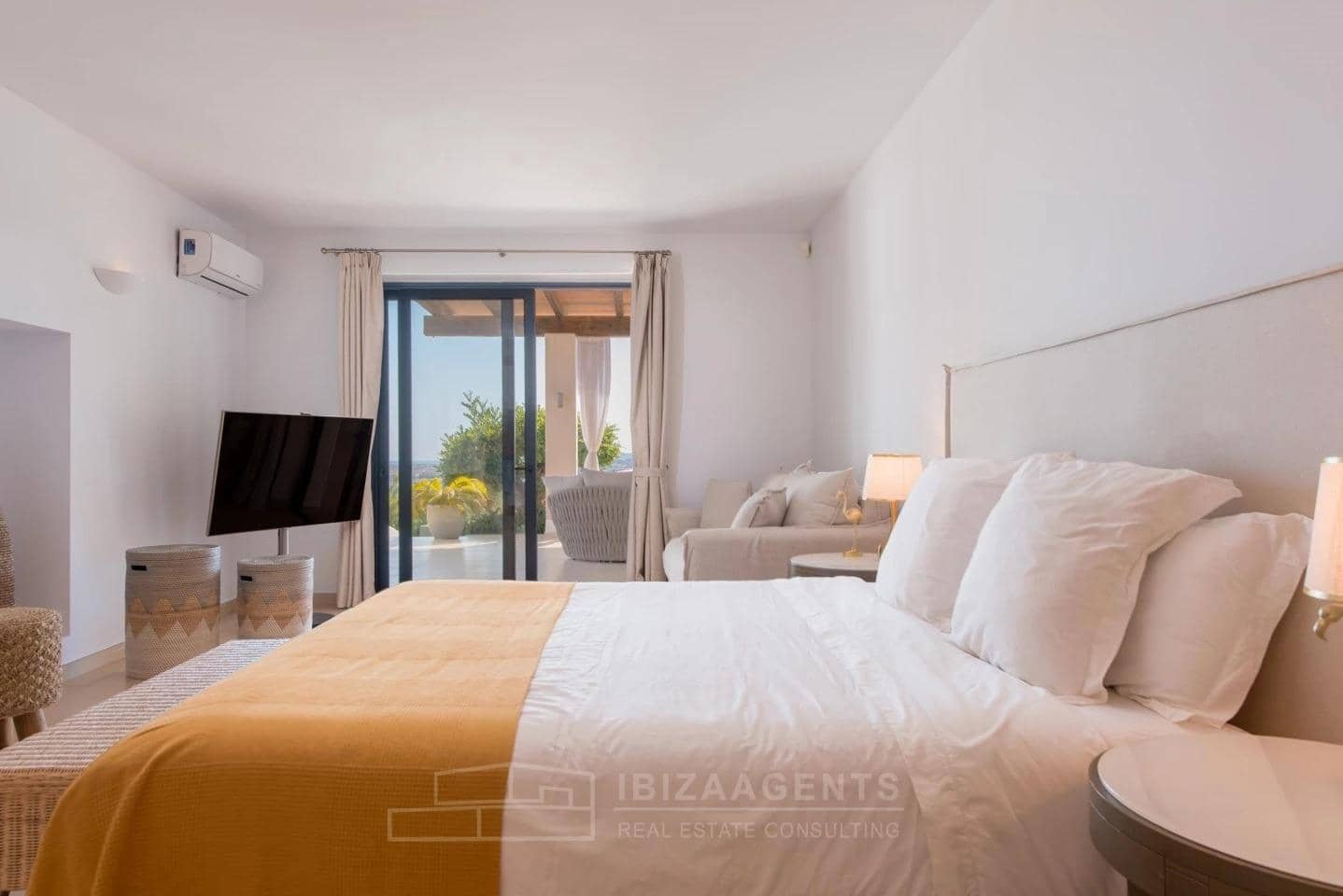 12 soveværelse Villa til salg i Sant Antoni de Portmany med garage - € 22.000.000 (Ref: 9840364)
