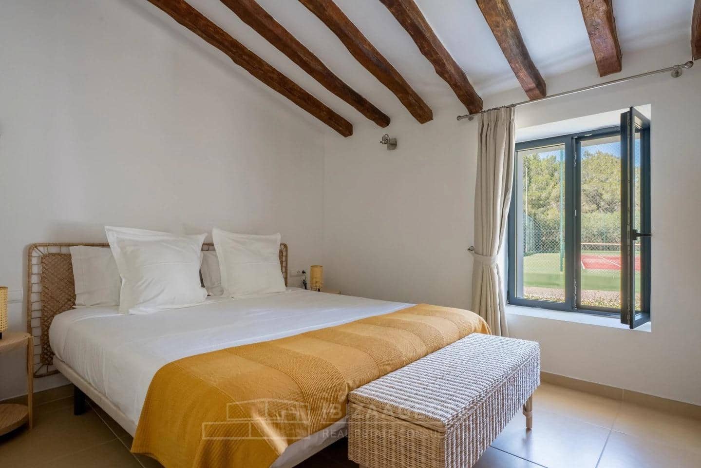 12 soveværelse Villa til salg i Sant Antoni de Portmany med garage - € 22.000.000 (Ref: 9840364)