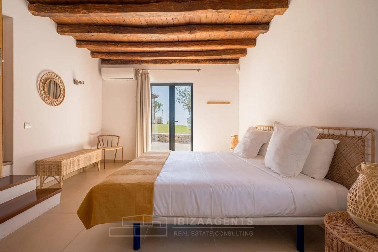 12 soveværelse Villa til salg i Sant Antoni de Portmany med garage - € 22.000.000 (Ref: 9840364)