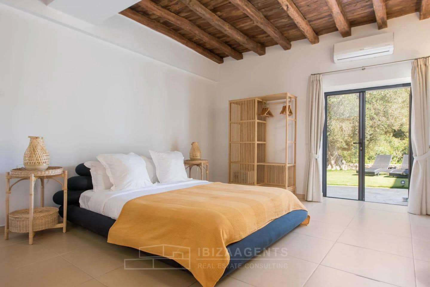 12 soveværelse Villa til salg i Sant Antoni de Portmany med garage - € 22.000.000 (Ref: 9840364)