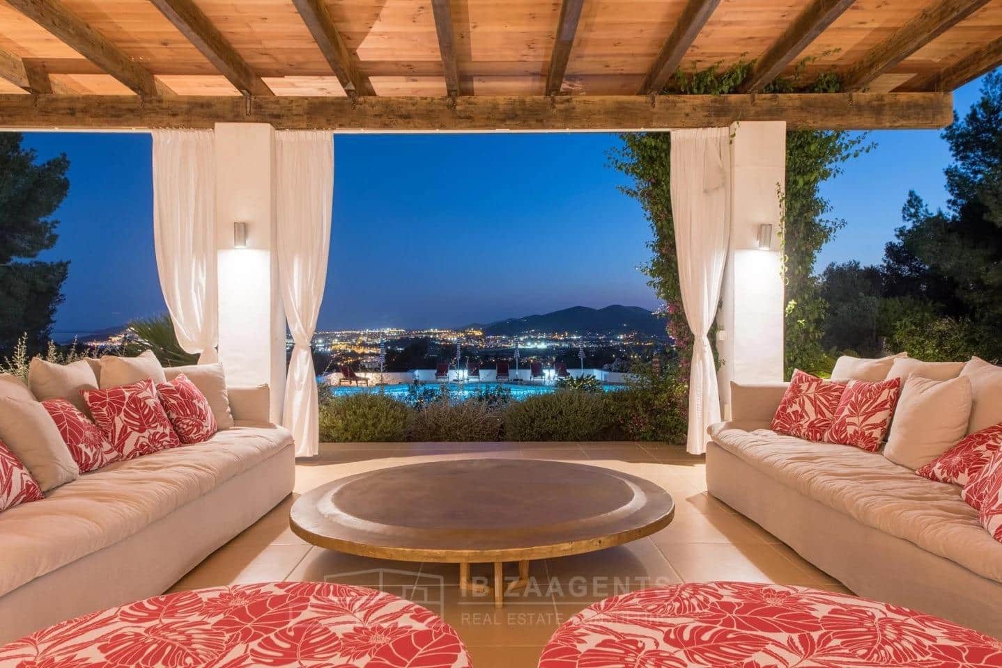 12 soveværelse Villa til salg i Sant Antoni de Portmany med garage - € 22.000.000 (Ref: 9840364)