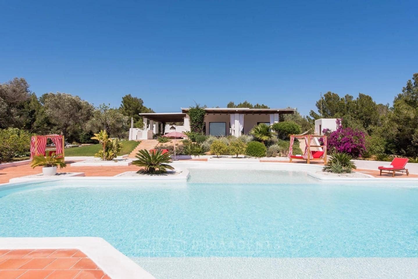 12 soveværelse Villa til salg i Sant Antoni de Portmany med garage - € 22.000.000 (Ref: 9840364)