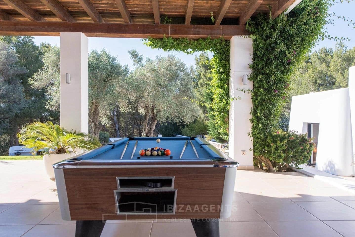 12 soveværelse Villa til salg i Sant Antoni de Portmany med garage - € 22.000.000 (Ref: 9840364)