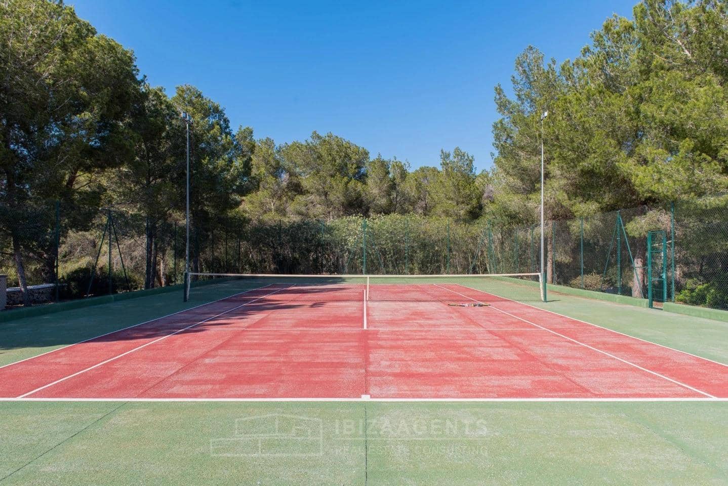 12 soveværelse Villa til salg i Sant Antoni de Portmany med garage - € 22.000.000 (Ref: 9840364)
