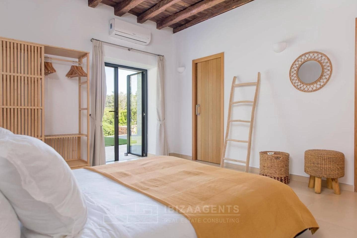 12 soveværelse Villa til salg i Sant Antoni de Portmany med garage - € 22.000.000 (Ref: 9840364)