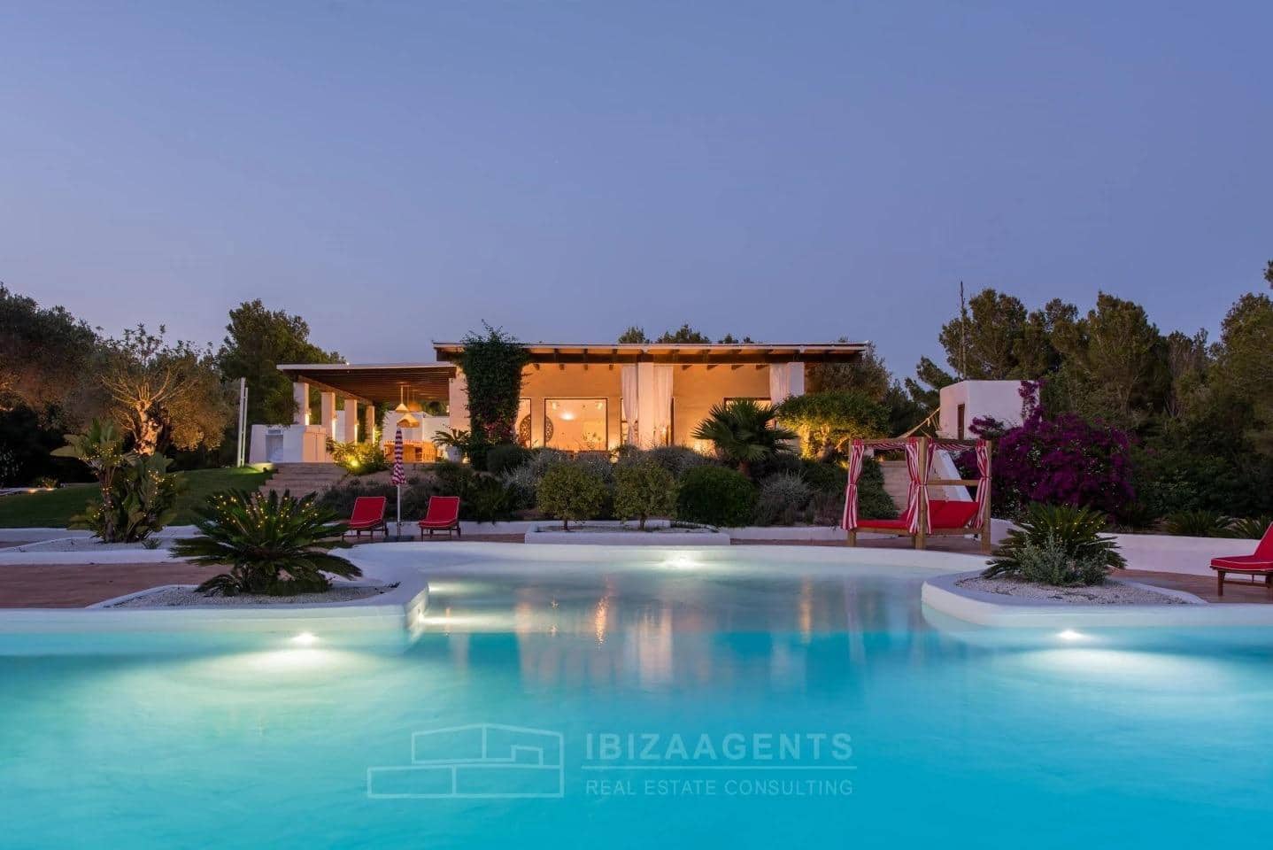 12 soveværelse Villa til salg i Sant Antoni de Portmany med garage - € 22.000.000 (Ref: 9840364)