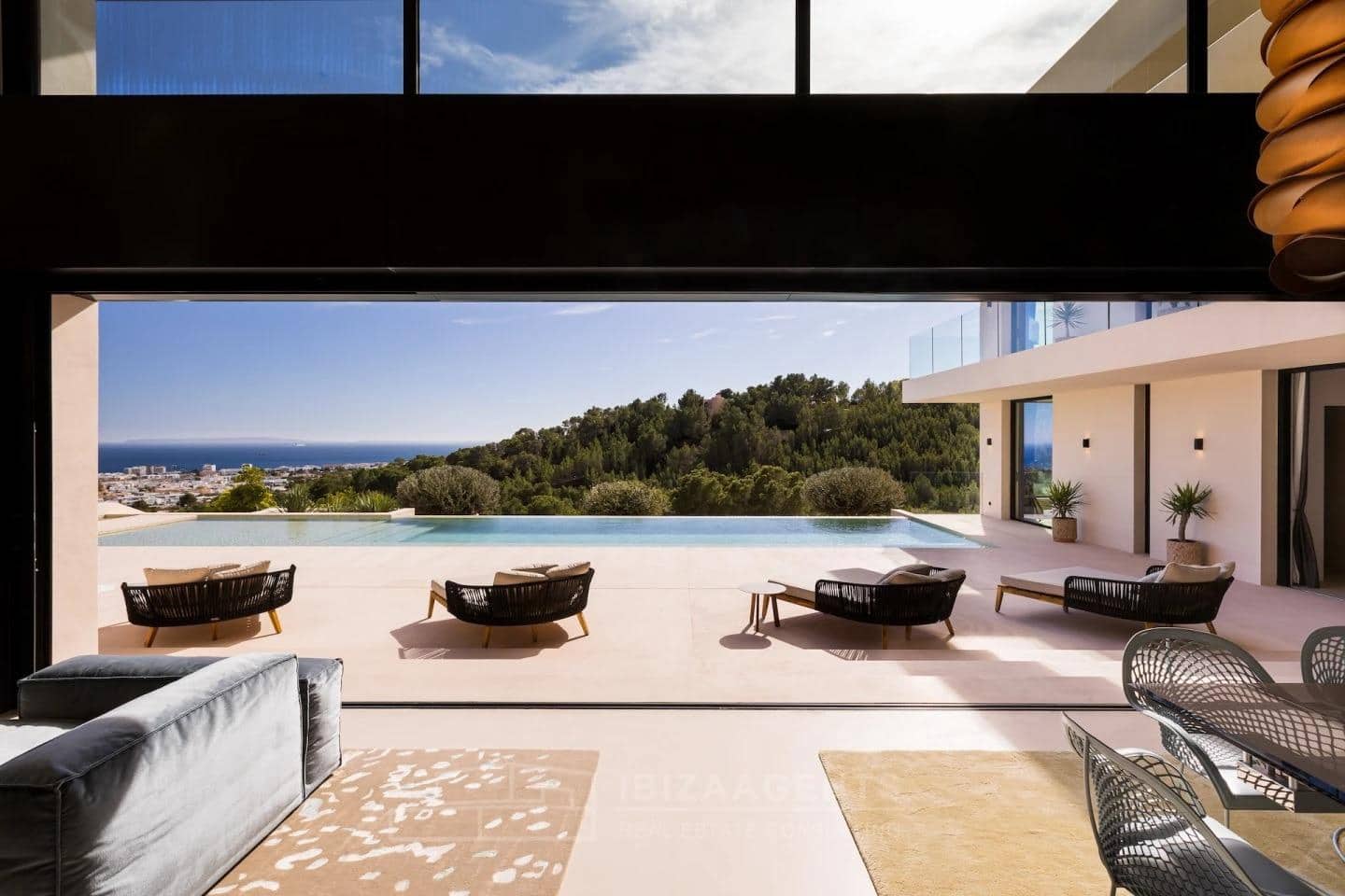 4 sypialnia Willa na sprzedaż w Miasto Ibiza / Eivissa z basenem garażem - 6 900 000 € (Ref: 9840365)
