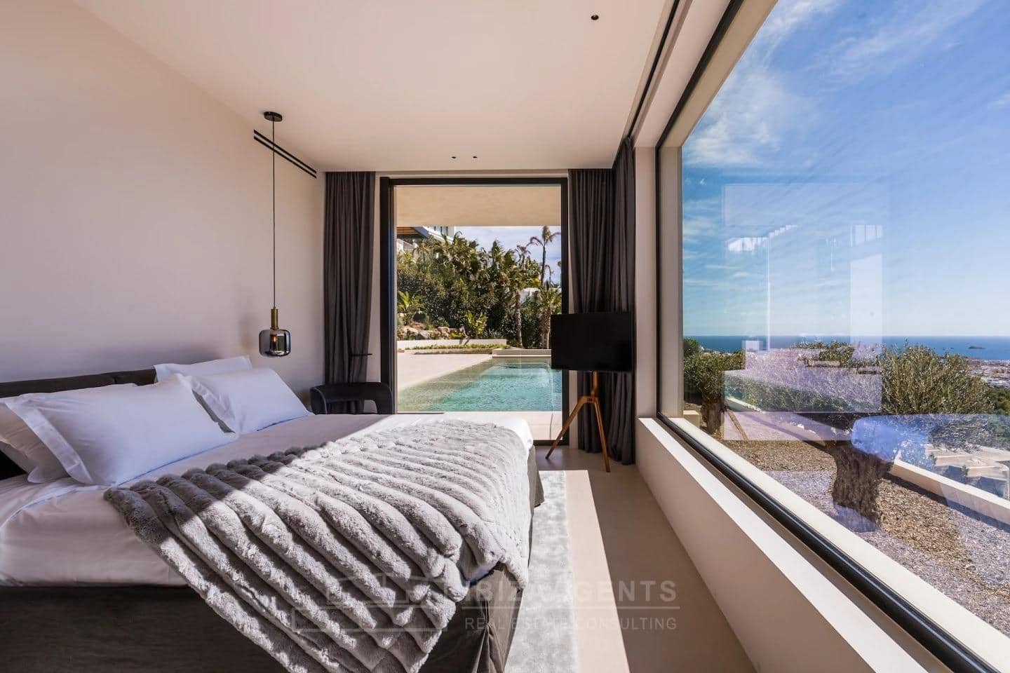 4 sypialnia Willa na sprzedaż w Miasto Ibiza / Eivissa z basenem garażem - 6 900 000 € (Ref: 9840365)