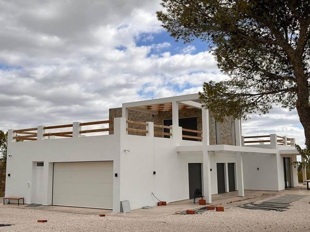 4 Zimmer Villa zu verkaufen in Pinoso mit Pool Garage - 600.000 € (Ref: 10018058)