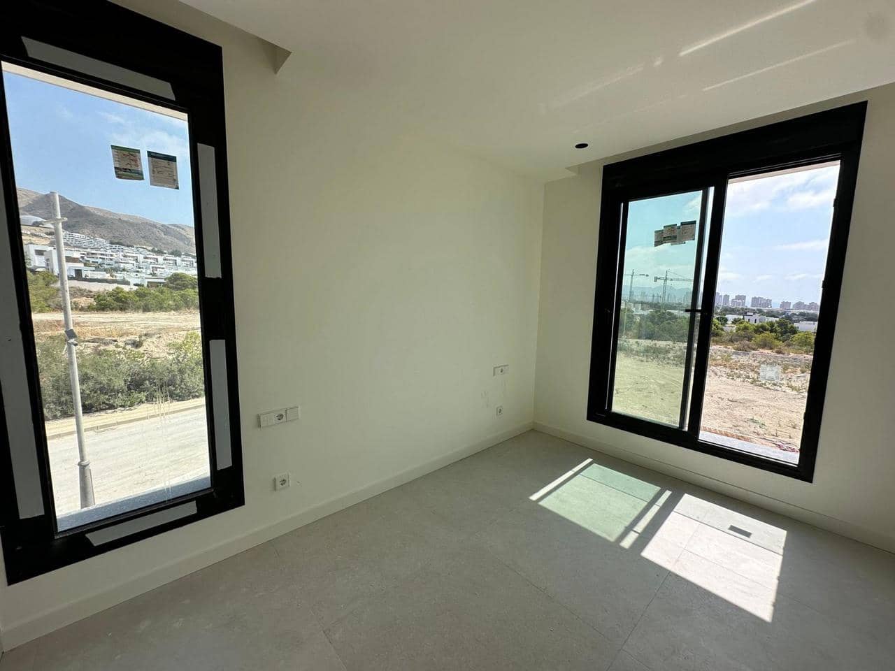 4 quarto Moradia para venda em Finestrat com piscina garagem - 990 000 € (Ref: 10042267)