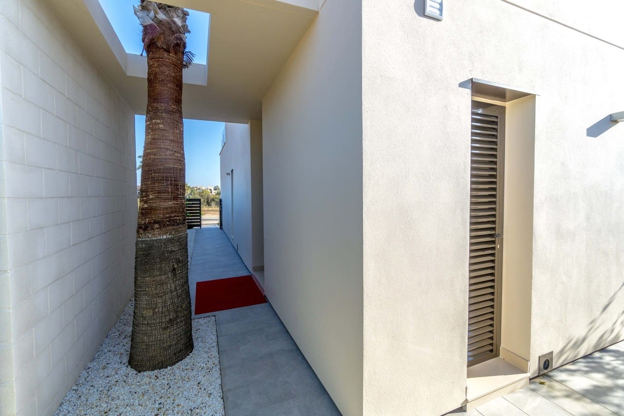 3 soverom Villa til salgs i Los Alcazares med svømmebasseng garasje - € 489 000 (Ref: 10060597)