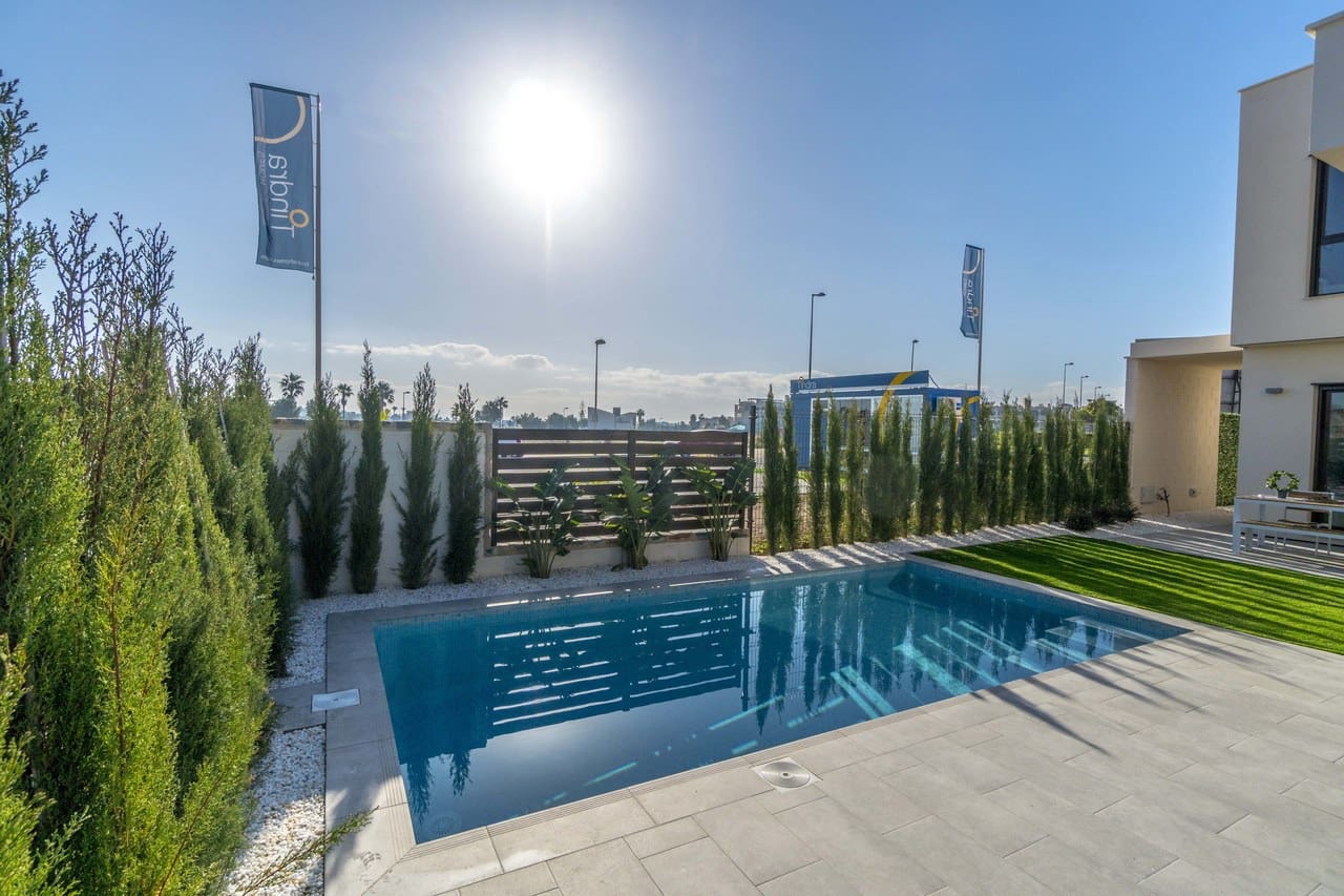 3 soverom Villa til salgs i Los Alcazares med svømmebasseng garasje - € 489 000 (Ref: 10060597)