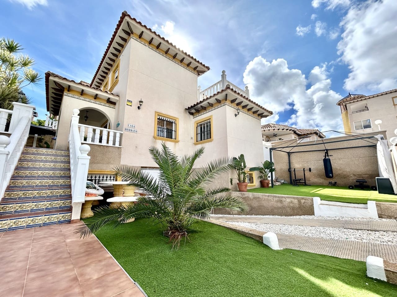 4 slaapkamer Villa te koop in Villamartin met zwembad garage - € 429.900 (Ref: 10160058)