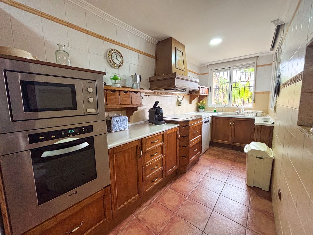 6 sypialnia Willa na sprzedaż w Jacarilla z basenem garażem - 495 000 € (Ref: 10160507)