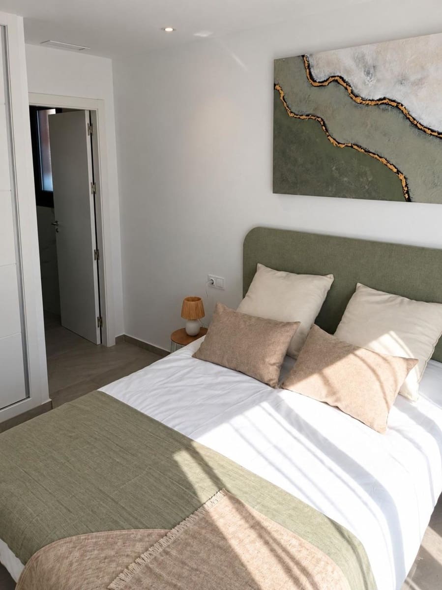Apartamento de 2 habitaciones en Torrevieja en venta con piscina garaje - 269.000 € (Ref: 10168384)