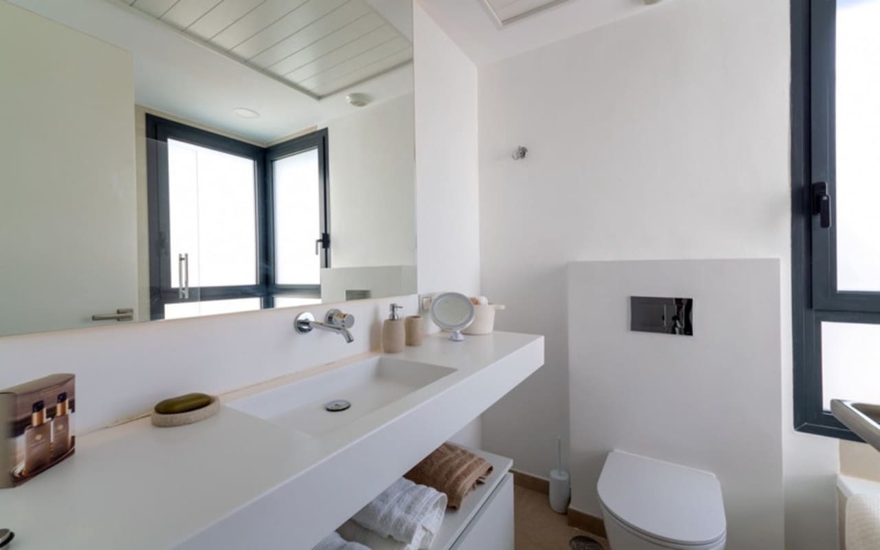 2 bedroom Penthouse for sale in New Golden Mile with pool garage - € 685,000 (Ref: 10186016)