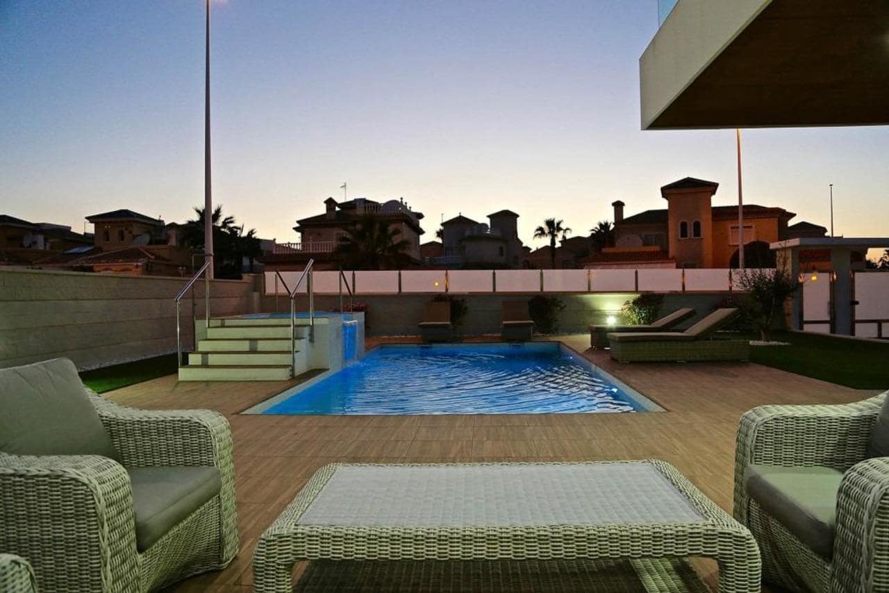 3 slaapkamer Villa te koop in Orihuela Costa met zwembad - € 995.000 (Ref: 10186023)