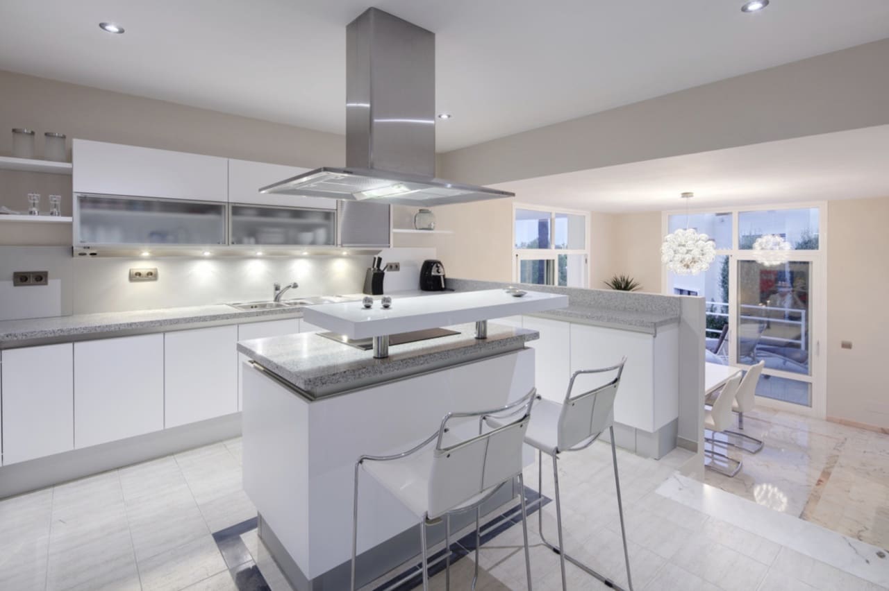 5 soveværelse Villa til salg i Marbella med swimmingpool garage - € 2.200.000 (Ref: 10186026)