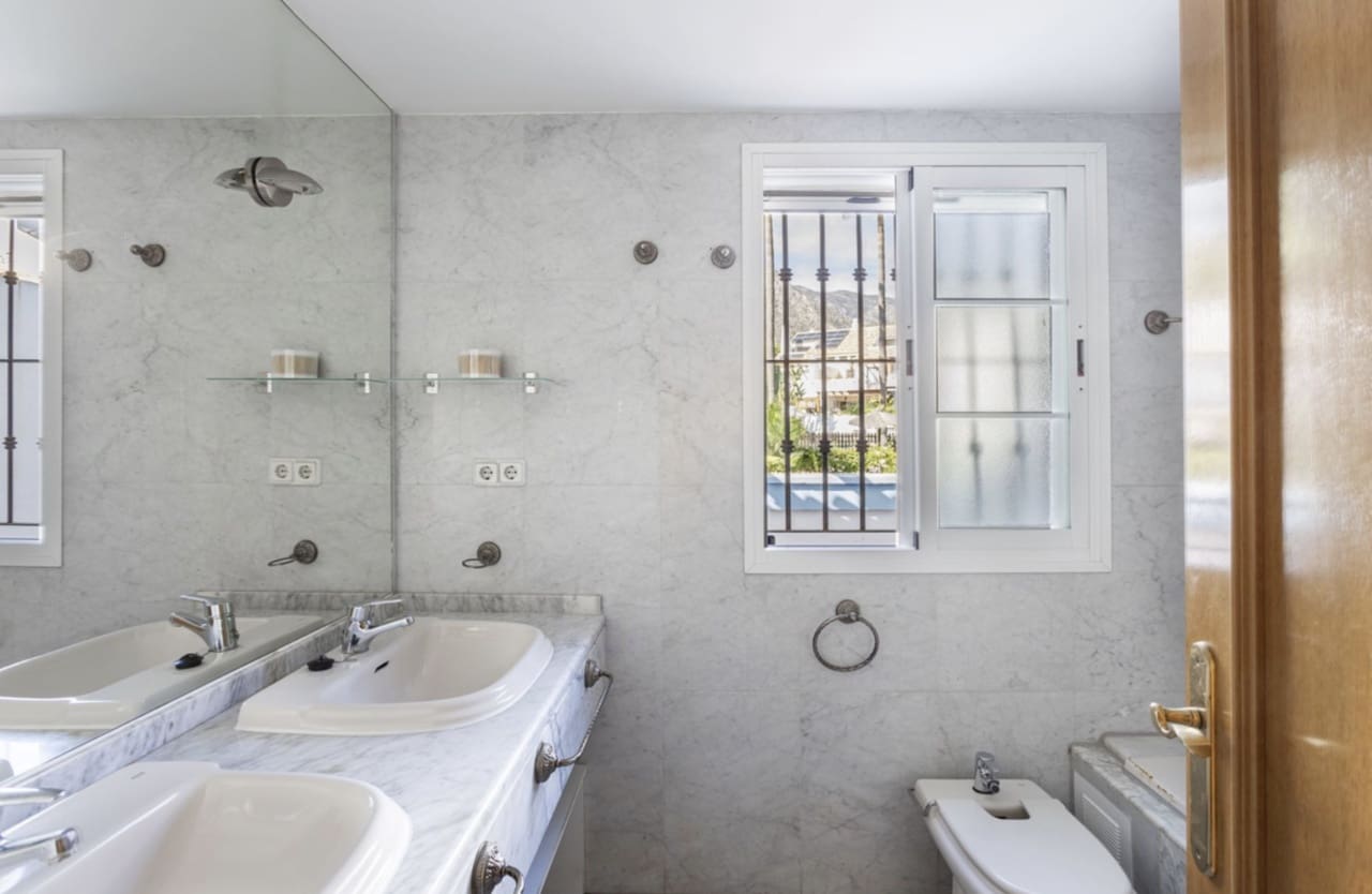4 sovrum Lägenhet till salu i Marbella med pool garage - 840 000 € (Ref: 10186027)