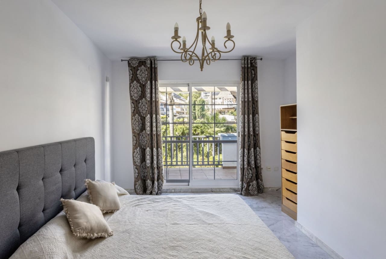 4 sovrum Lägenhet till salu i Marbella med pool garage - 840 000 € (Ref: 10186027)