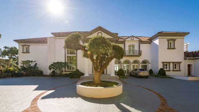 8 sovrum Villa till salu i Casco Antiguo, Marbella med pool garage - 10 900 000 € (Ref: 10186030)