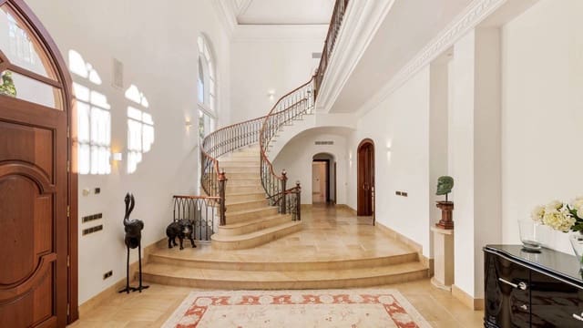 8 sovrum Villa till salu i Casco Antiguo, Marbella med pool garage - 10 900 000 € (Ref: 10186030)