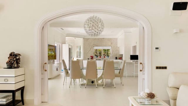 8 sovrum Villa till salu i Casco Antiguo, Marbella med pool garage - 10 900 000 € (Ref: 10186030)