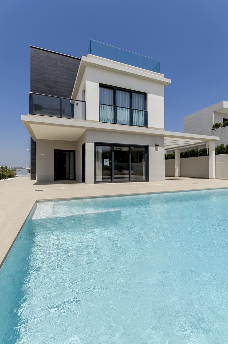 4 slaapkamer Villa te koop in Dehesa de Campoamor met zwembad - € 669.000 (Ref: 4858792)