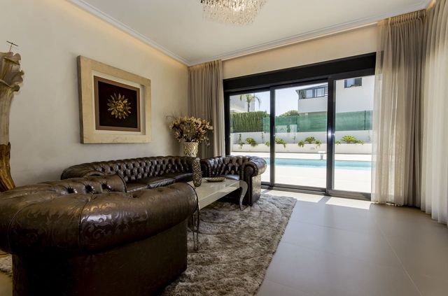 4 soverom Villa til salgs i Dehesa de Campoamor, Orihuela med svømmebasseng - € 669 000 (Ref: 4858792)