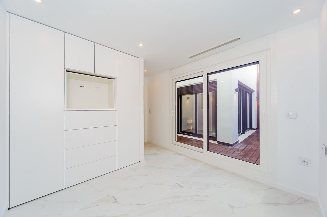 4 soverom Villa til salgs i Torrevieja med svømmebasseng garasje - € 599 000 (Ref: 5018524)