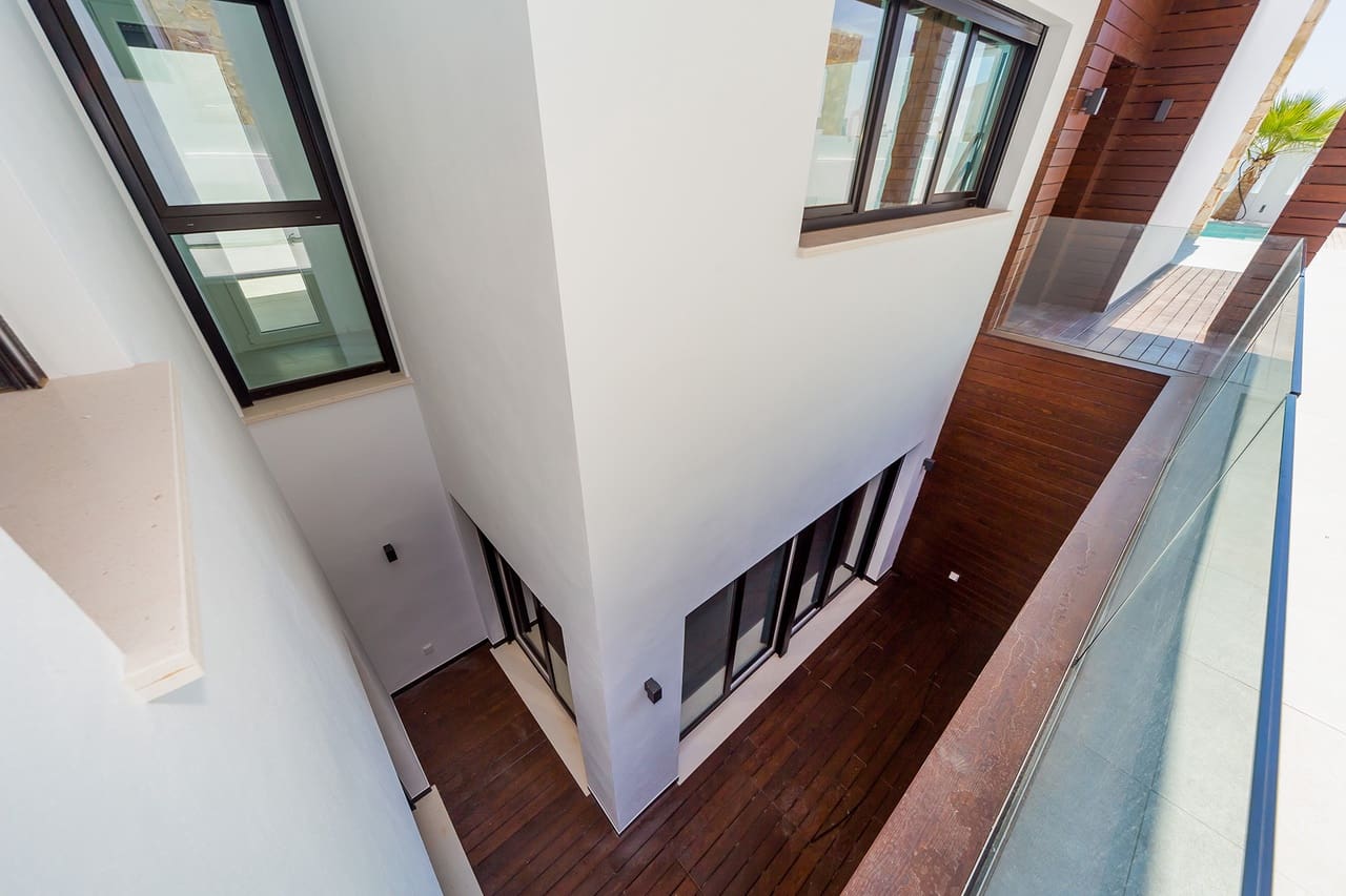 4 soverom Villa til salgs i Torrevieja med svømmebasseng garasje - € 599 000 (Ref: 5018524)