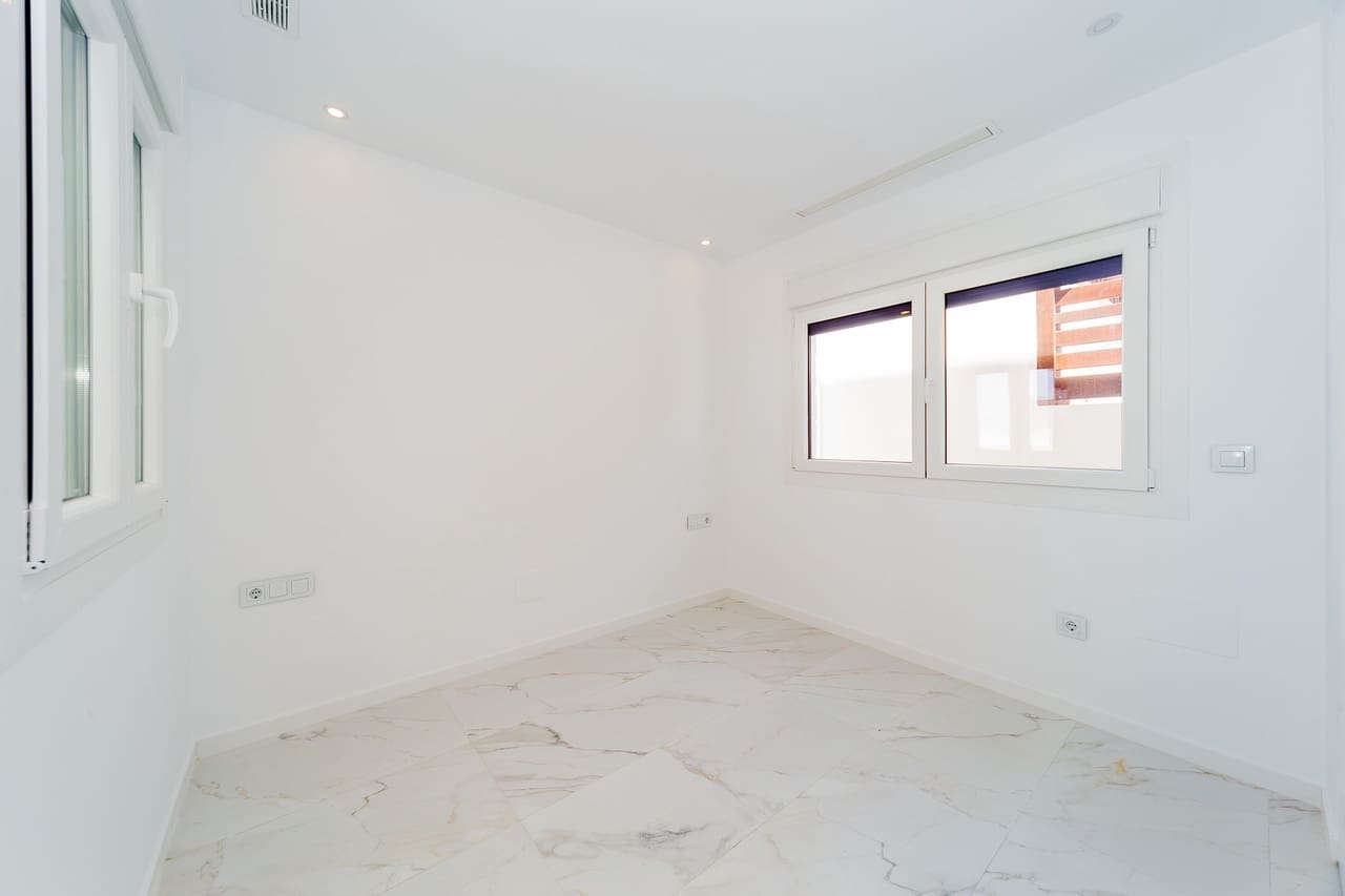 4 soverom Villa til salgs i Torrevieja med svømmebasseng garasje - € 599 000 (Ref: 5018524)