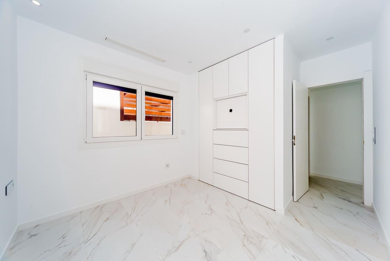 4 soverom Villa til salgs i Torrevieja med svømmebasseng garasje - € 599 000 (Ref: 5018524)