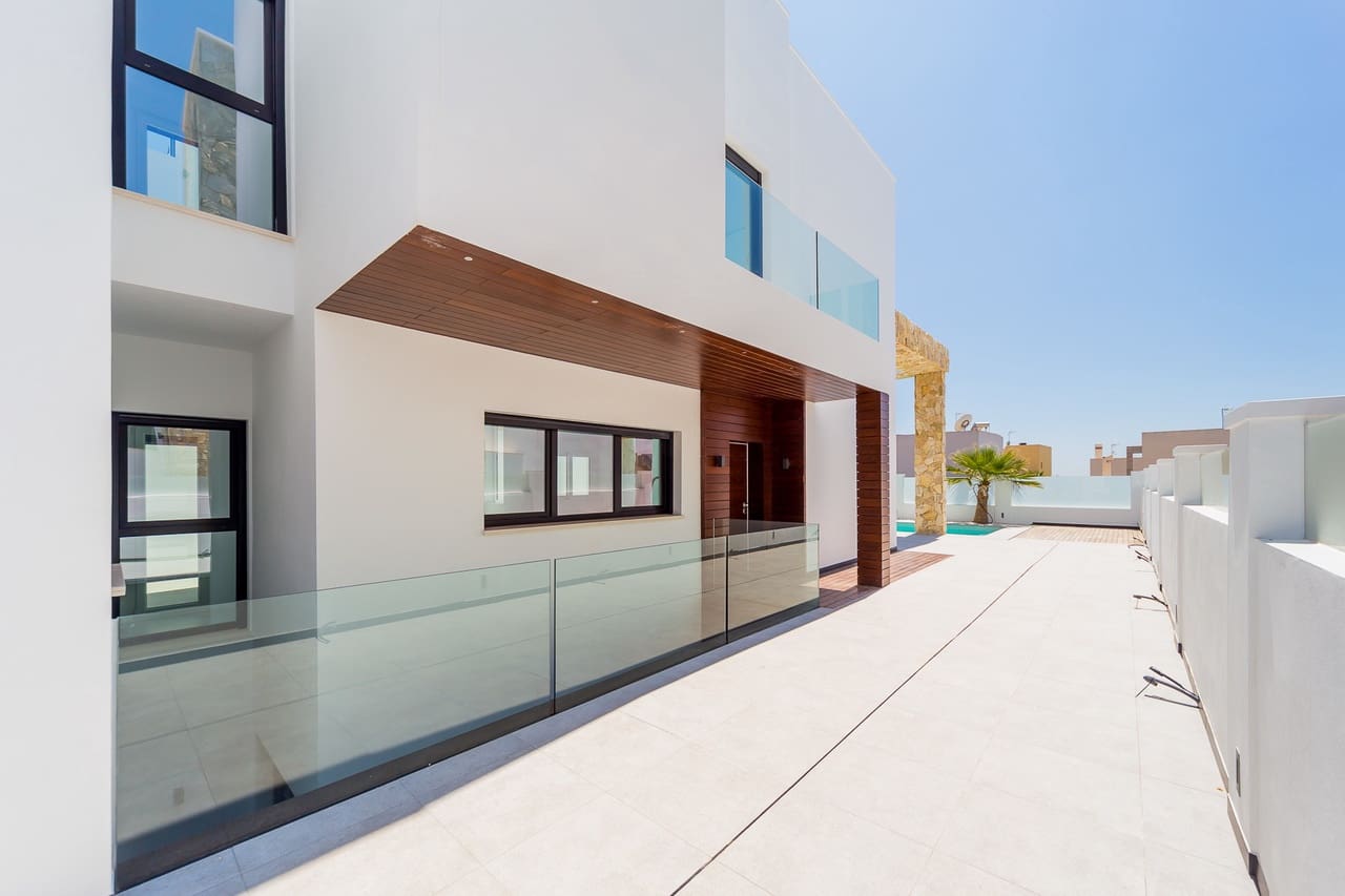 4 soverom Villa til salgs i Torrevieja med svømmebasseng garasje - € 599 000 (Ref: 5018524)