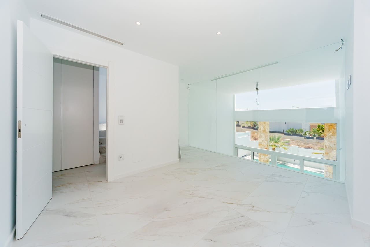 4 soverom Villa til salgs i Torrevieja med svømmebasseng garasje - € 599 000 (Ref: 5018524)