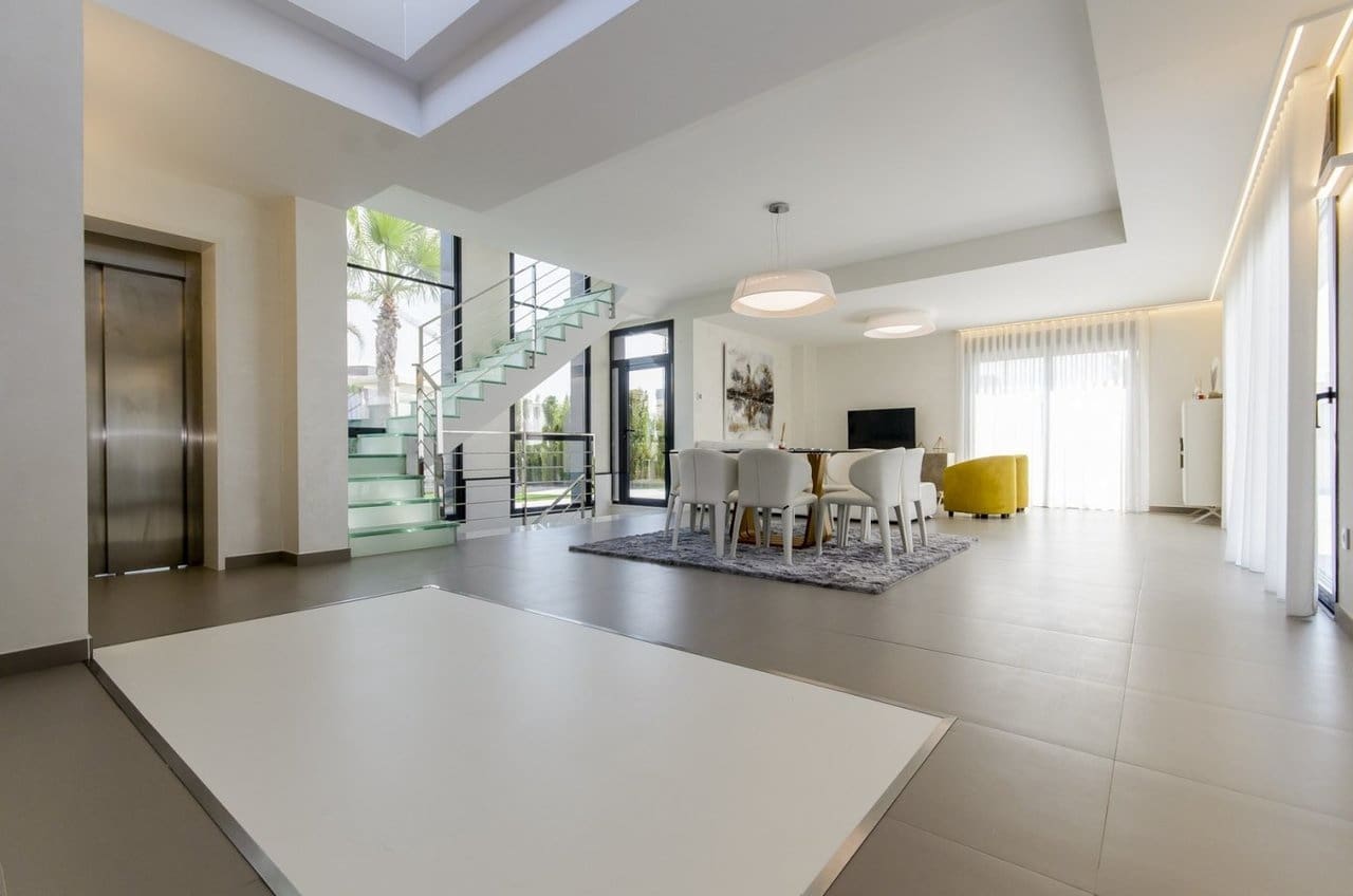 3 bedroom Villa for sale in Campoamor with pool garage - € 869,950 (Ref: 6785753)