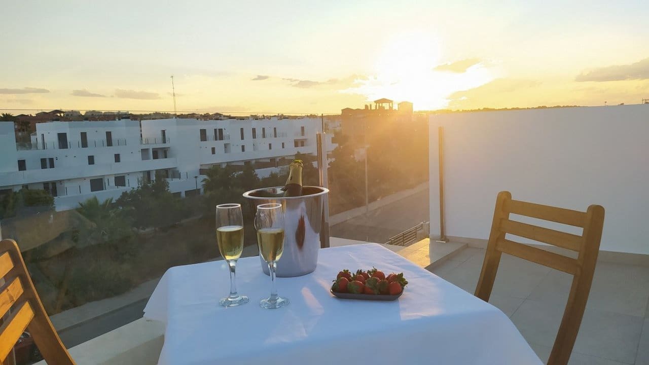 3 sypialnia Willa na sprzedaż w Orihuela Costa z basenem garażem - 499 900 € (Ref: 6965372)