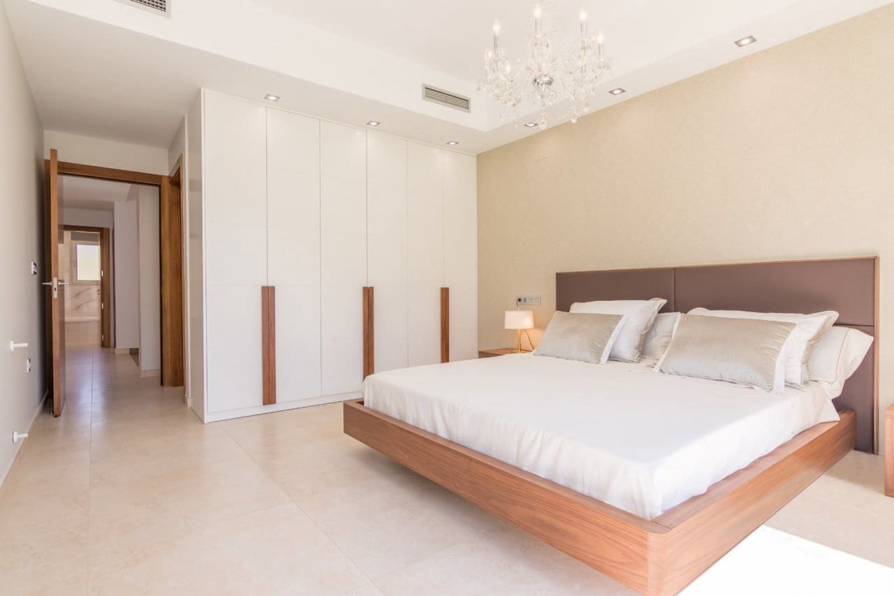 5 bedroom Villa for sale in Cabo Roig with pool - € 1,040,000 (Ref: 7110078)