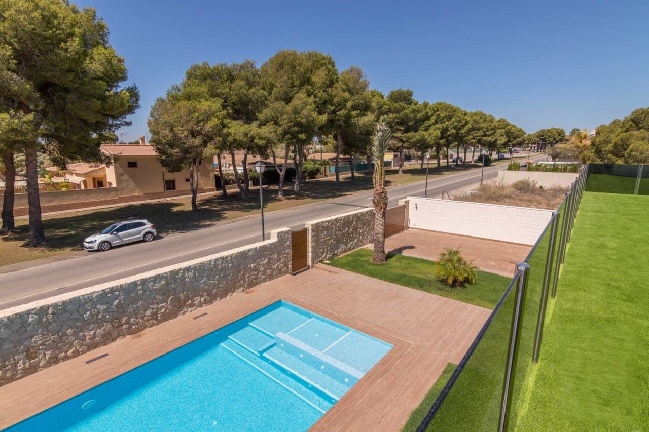 5 bedroom Villa for sale in Cabo Roig with pool - € 1,040,000 (Ref: 7110078)
