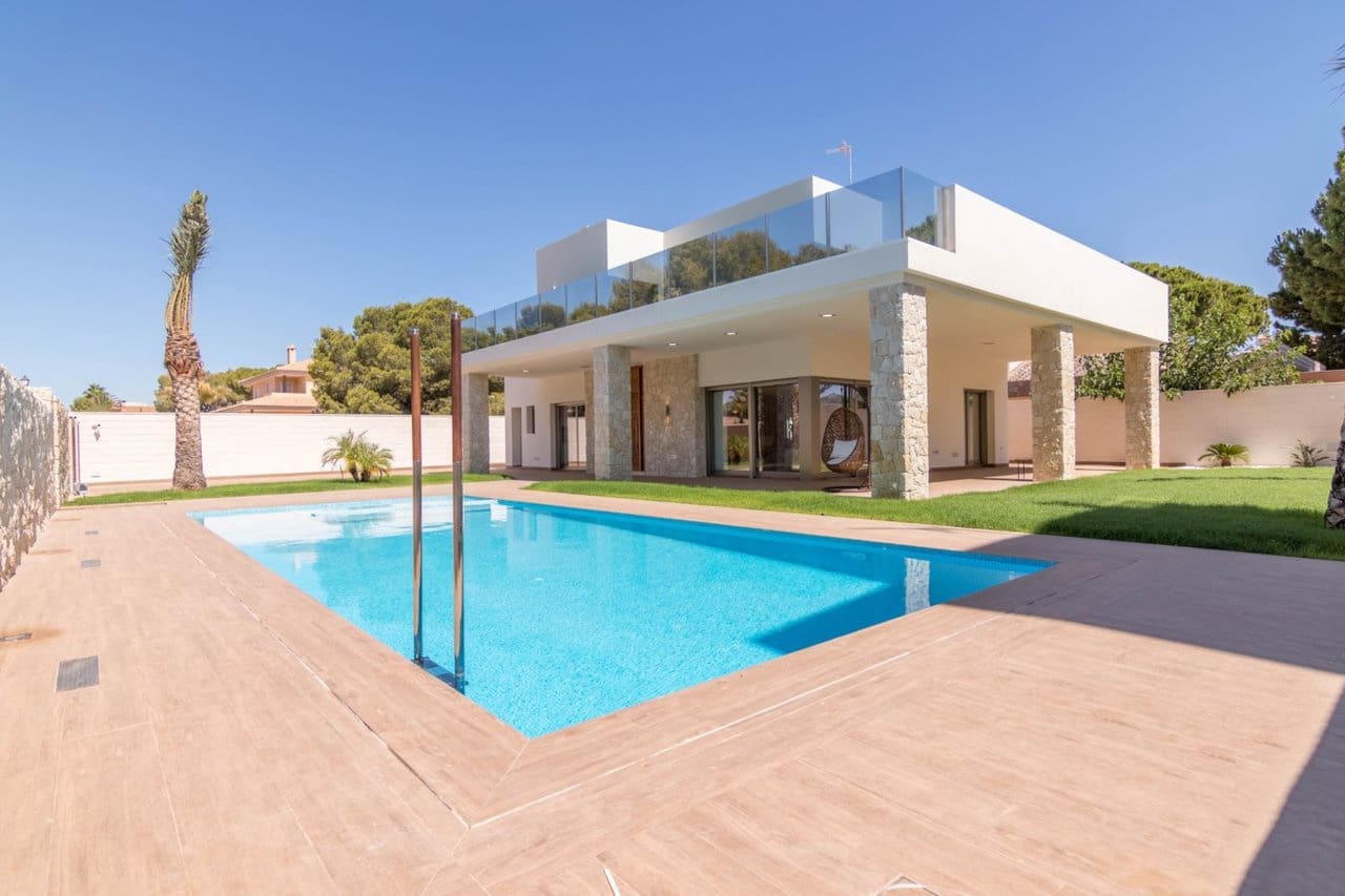 5 bedroom Villa for sale in Cabo Roig with pool - € 1,040,000 (Ref: 7110078)