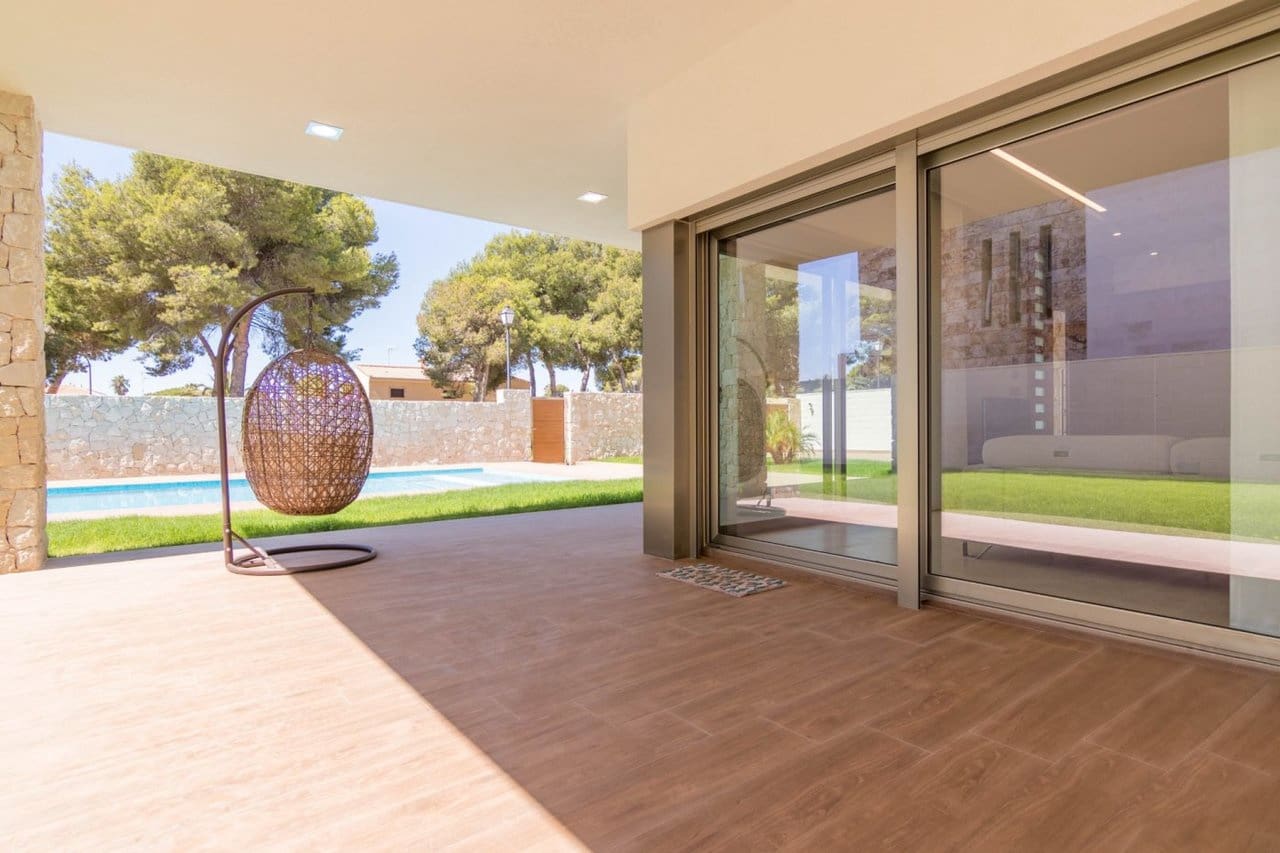 5 bedroom Villa for sale in Cabo Roig with pool - € 1,040,000 (Ref: 7110078)