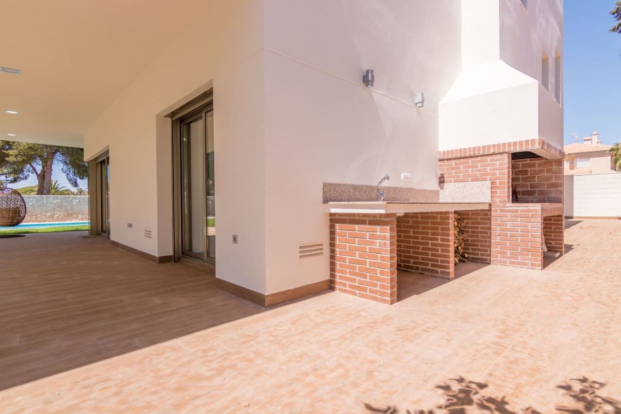 5 bedroom Villa for sale in Cabo Roig with pool - € 1,040,000 (Ref: 7110078)