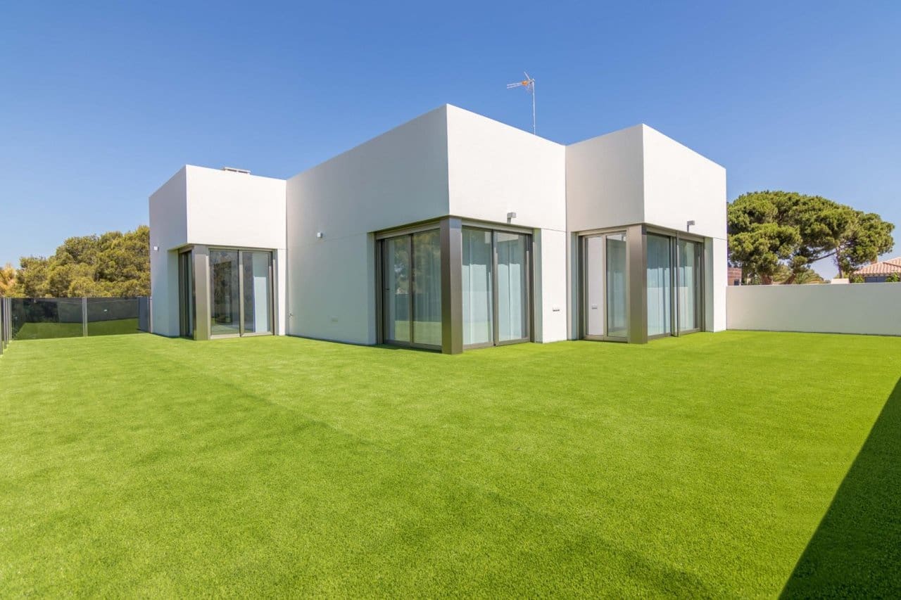 5 bedroom Villa for sale in Cabo Roig with pool - € 1,040,000 (Ref: 7110078)