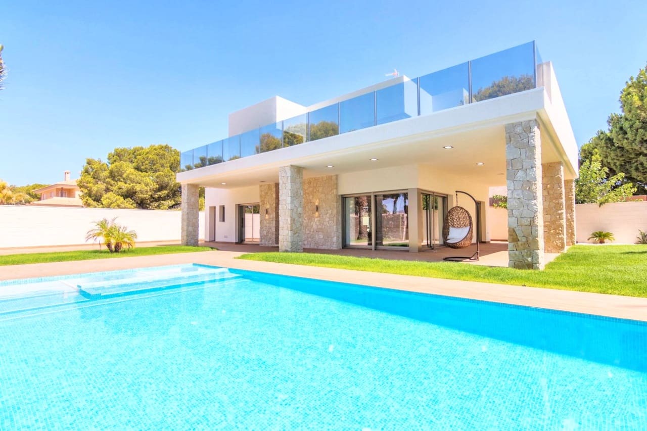 5 bedroom Villa for sale in Cabo Roig with pool - € 1,040,000 (Ref: 7110078)