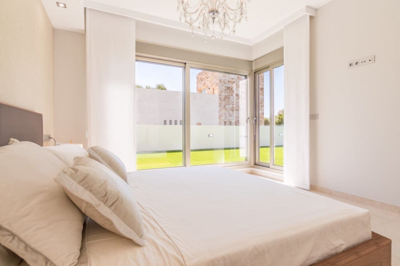 5 bedroom Villa for sale in Cabo Roig with pool - € 1,040,000 (Ref: 7110078)